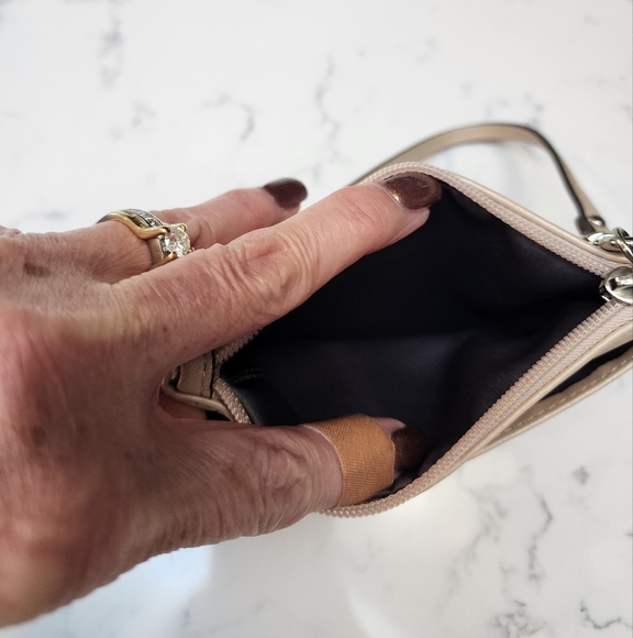 COACH Beige Pearl Soft Leather Wristlet EUC - Picture 7 of 9